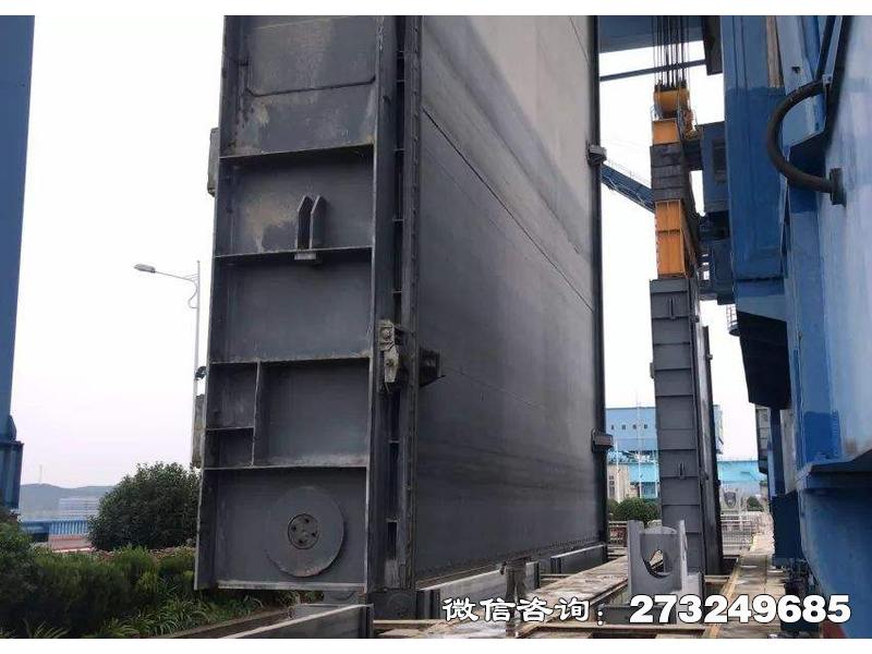精河县大坝拦水闸门